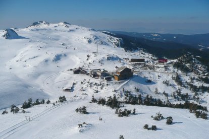 Las montañas turcas albergan múltiples estaciones de esquí que ofrecen posibilidades de turismo invernal perfectamente combinable con turismo urbano en alguna de sus grandes ciudades.