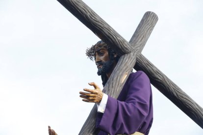 Procesión de María al pie de la Cruz en la Semana Santa de León.