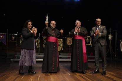 El pregón corrió a cargo del arzobispo de Oviedo, Jesús Sanz Montes.