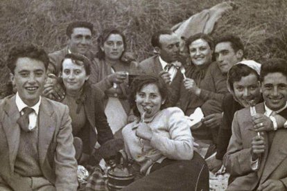 Jóvenes de Villalán celebran el domingo tortillero.