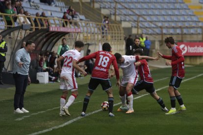 Un momento del encuentro del Cultural Leonesa - Celta Fortuna.