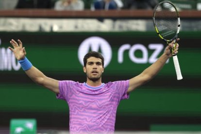 Carlos Alcaraz suma a su palmarés el trofeo de Indian Wells 2024 tras superar en la final a Medvedev.