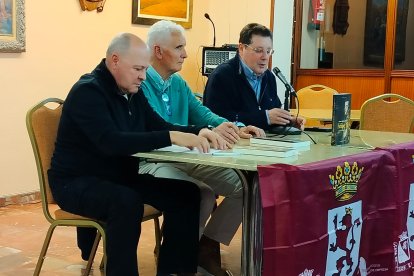 Presentación del libro de Antonio Martínez Llamas en la Casa de León en Asturias.