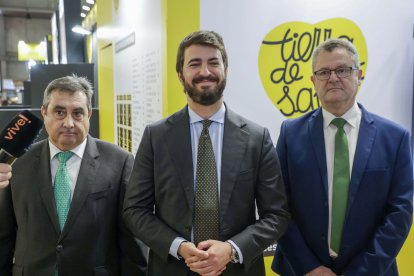 El vicepresidente de la Junta de Castilla y León, Juan García-Gallardo, junto al consejero de Agricultura, Gerardo Dueñas, visitan la Feria Alimentaria.