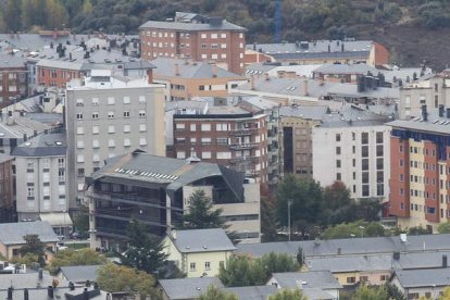 Vista de Ponferrada en una imagen de archivo; en el centro, el Edificio Minero.