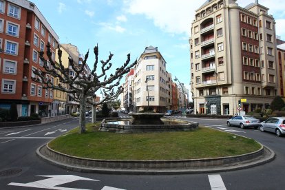 La plaza Elíptica, en la Avenida de Lancia.