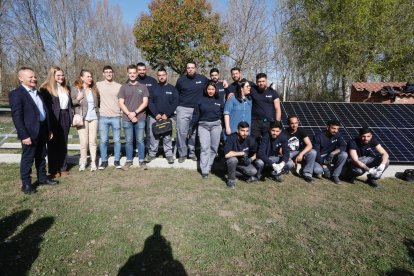 Instalación de placas fotovoltaicas en el Coto Escolar.