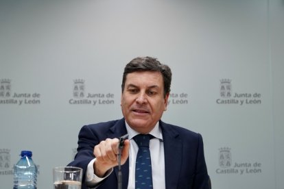 El consejero de Economía y Hacienda y portavoz, Carlos Fernández Carriedo, comparece en rueda de prensa posterior al Consejo de Gobierno.