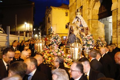 La salida de la virgen resultó tumultuosa.