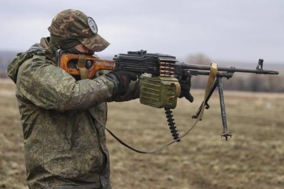 En la actualidad, los expertos advierten de que la seguridad internacional está al mismo nivel de alarma que en los peores momentos de la Guerra Fría, cuando parecía que la amenaza nuclear precipitaba el mundo al abismo.