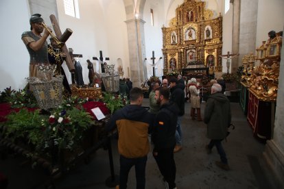 Exposición de pasos en la iglesia de San Andrés de Ponferrada.