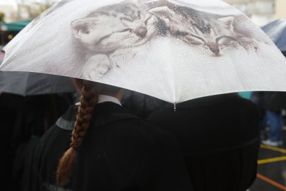 Imagen de archivo de un procesión suspendida a causa de la lluvia.