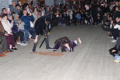 Las tres caídas que fueron representadas por Mariano Cardoso como el nazareno y Víctor Santiago el Judío.