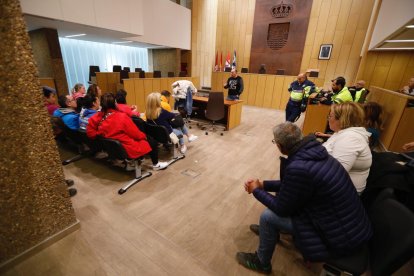 Un momento de la asamblea celebrada esta noche en Villaquilambre.