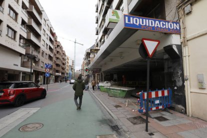 Las obras de Primor han comenzado por el derribo del interior del local del antiguo Leyco.