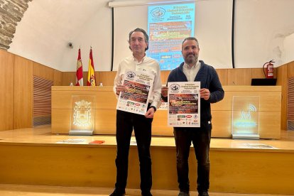 El organizador y el concejal de Comercio, en la presentación.