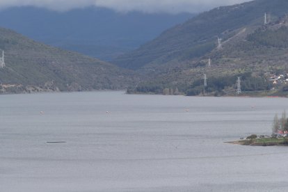 imagen reciente del pantano de Bárcena, a principios de abril.