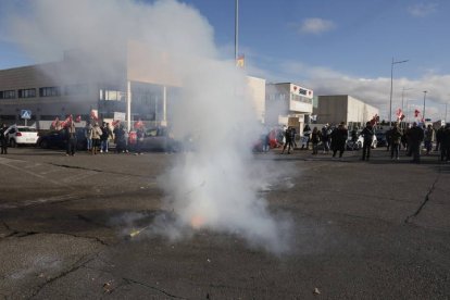 Protesta de los trabajadores del Centro Estrada de León.