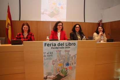 Ana Belén Mauriz, Lidia Coca, Marta Quiñones y Mónica Sánchez presentaron la Feria del Libro de Ponferrada en el Museo de la Radio