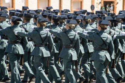 El rey Felipe VI, que ha presidido este viernes en la Academia de Guardias Civiles y Suboficiales de Baeza (Jaén) el acto de juramento o promesa de fidelidad de la bandera de España.