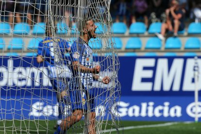 La Ponferradina ganó 3-0 ante el Logroñés.