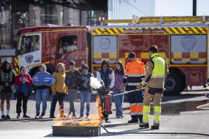 Los más pequeños disfrutaron de una jornada con los Bomberos de León.