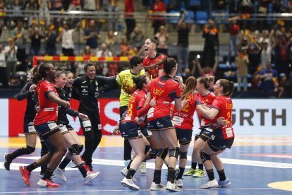 Foto de archivo de las jugadoras de la selección española femenina de balonmano. EFE/Manuel Lorenzo