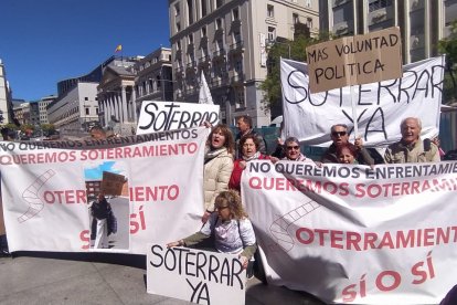 La plataforma por el soterramiento del ferrocarril en Trobajo lleva sus reivindicaciones hasta el Congreso