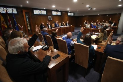 Un momento de la sesión plenaria de Ponferrada de este viernes 26 de abril.