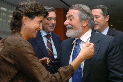 Imagen de archivo de María San Gil y Jaime Mayor Oreja.