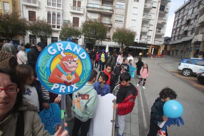 Un momento del acto en la plaza de Bembibre con la alcaldesa entre el público.