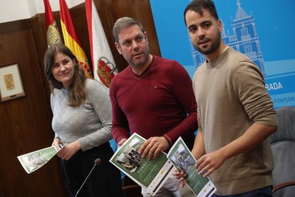 Los tres integrantes de la presentación del curso Erasmus+ en Peñalba de Santiago.