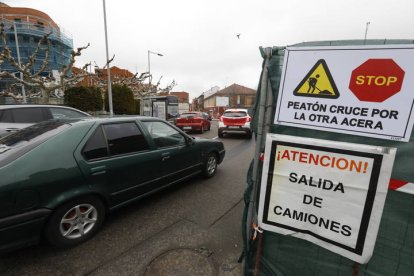 Las obras de pavimentación en el entorno del Espolón obligan a restringir el tráfico.