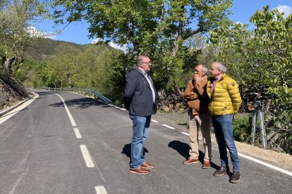 Carretera entre Santo Tirso y Castropetre.