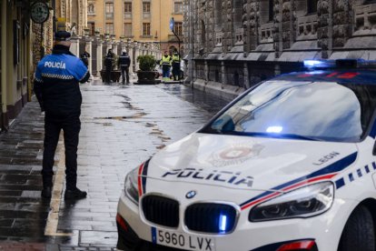 Imagen de archivo de una patrulla de la Policía Local de León.