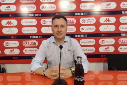 Raúl Llona, en la previa del partido ante el Teruel.