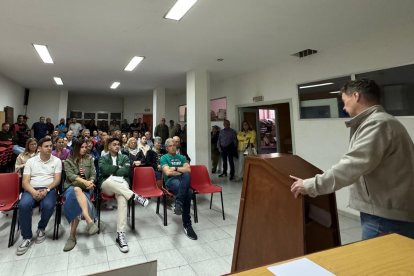 Mario Rivas, en la asamblea celebrada en Villablino.