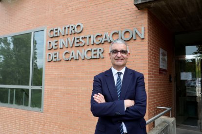 El director científico del Centro de Investigación del Cáncer (CIC-CSIC), Xosé R. Bustelo, ha llamado en una entrevista con EFE a 