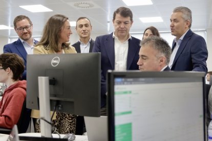 El presidente de la Junta de Castilla y León, Alfonso Fernández Mañueco, visita las oficinas de NTT Data.