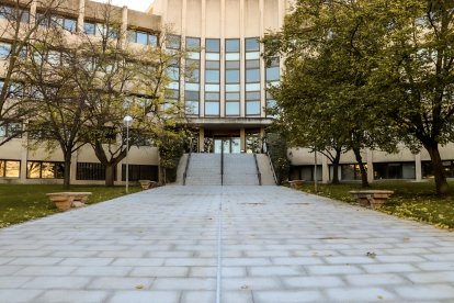 Vista de la sede del Centro Nacional de Inteligencia (CNI). Alrededor de un millar de miembros del Centro Nacional de Inteligencia (CNI) están repartidos por el mundo, muchos de ellos expuestos a un alto riesgo. Aunque siempre se les ha hecho un seguimiento, desde hace tres años el Centro de Continuidad Informativa (CCI) monitoriza todos sus pasos en tiempo real 24 horas al día para proteger sus vidas. EFE/ CNI SOLO USO EDITORIAL/SOLO DISPONIBLE PARA ILUSTRAR LA NOTICIA QUE ACOMPAÑA (CRÉDITO OBLIGATORIO)