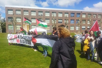 Acampada en la Universidad de León en apoyo al pueblo palestino