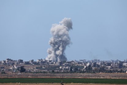 Imagen de 14 de mayo de 2024 de un bombardeo israelí en Yabalia. EFE/EPA/ATEF SAFADI