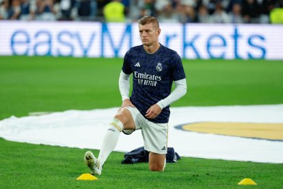 El centrocampista alemán del Real Madrid Toni Kroos antes del partido de LaLiga entre el Real Madrid y el Alavés e el estadio Santiago Bernabéu, en Madrid. EFE/ Mariscal