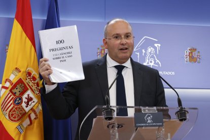 El portavoz del PP en el Congreso, Miguel Tellado, durante la rueda de prensa que ha ofrecido este martes en la Cámara Baja. EFE/ Zipi Aragon