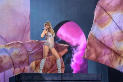 Imagen de la semana pasada de la cantante Taylor Swift durante su actuación en la ciudad de Lisboa, dentro de la gira actual The Eras Tour. (Lisboa) EFE/EPA/MIGUEL A. LOPES EDITORIAL USE ONLY. NO BOOK COVERS