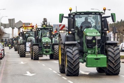 Imagen del pasado mes de febrero de las protestas de agricultores y ganaderos por la situación del campo. EFE/Santi Otero