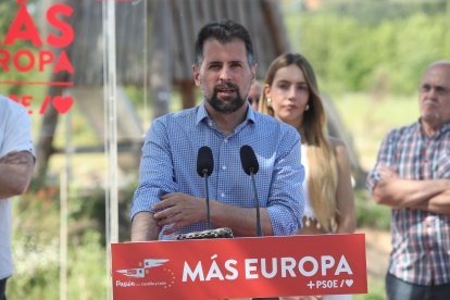 Luis Tudanca en el Anillo Verde de Ponferrada.