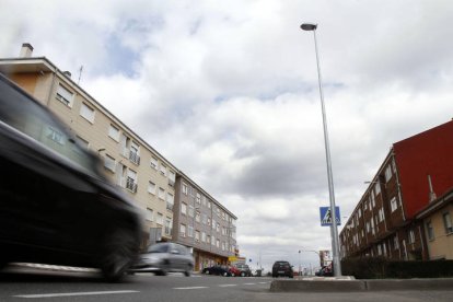 Una farola en la avenida de la Libertad de Navatejera