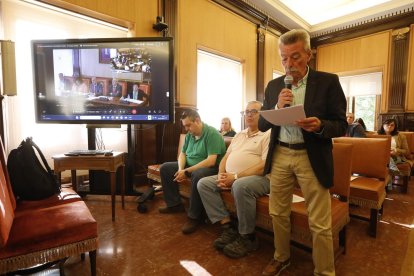 Un momento del pleno en el Ayuntamiento de León.