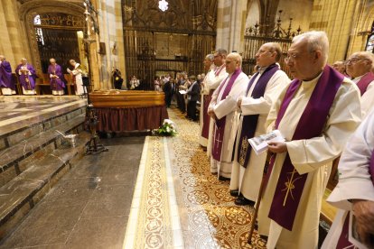 León despide en la Catedral a su histórico canónigo